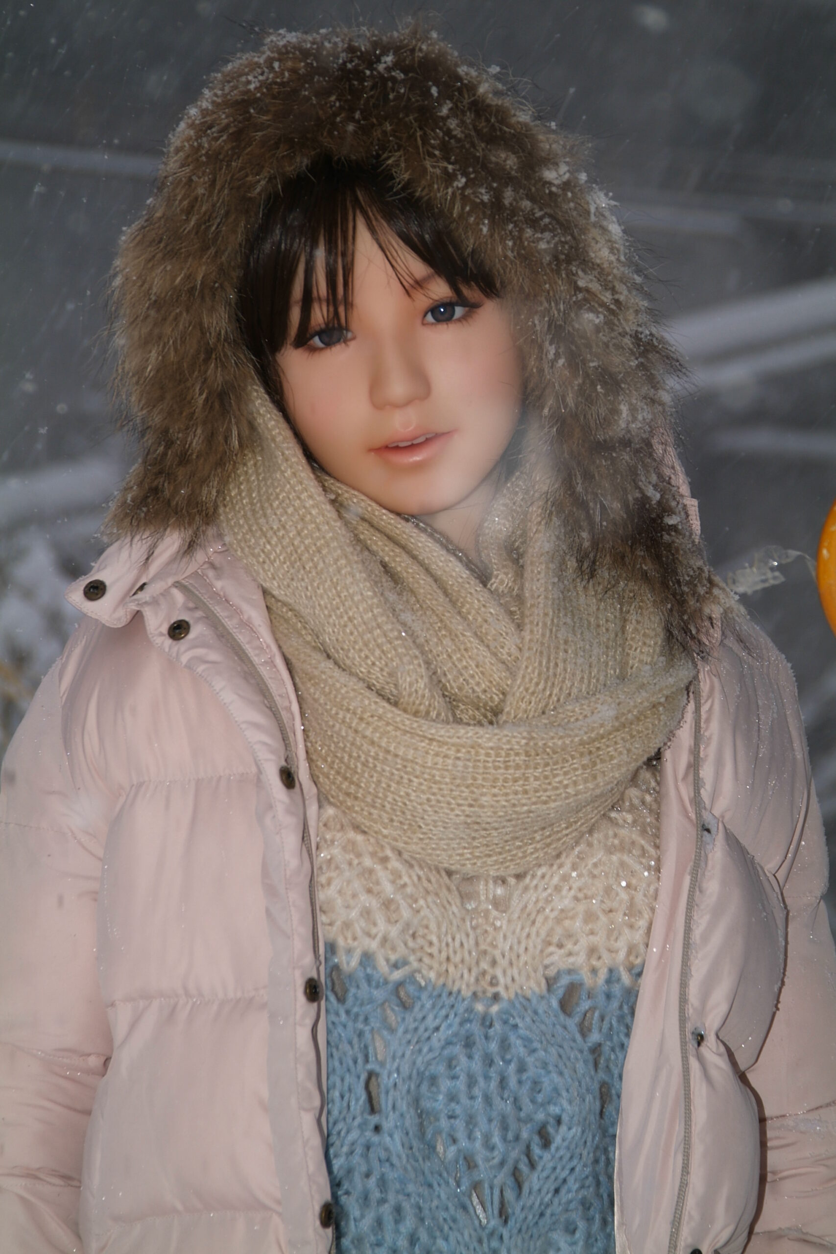 雪の中のラブドール
